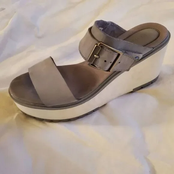 Amputee. Timberland Gray and White Wedge Sandal Size 8.5 - left shoe only. - Picture 10 of 10